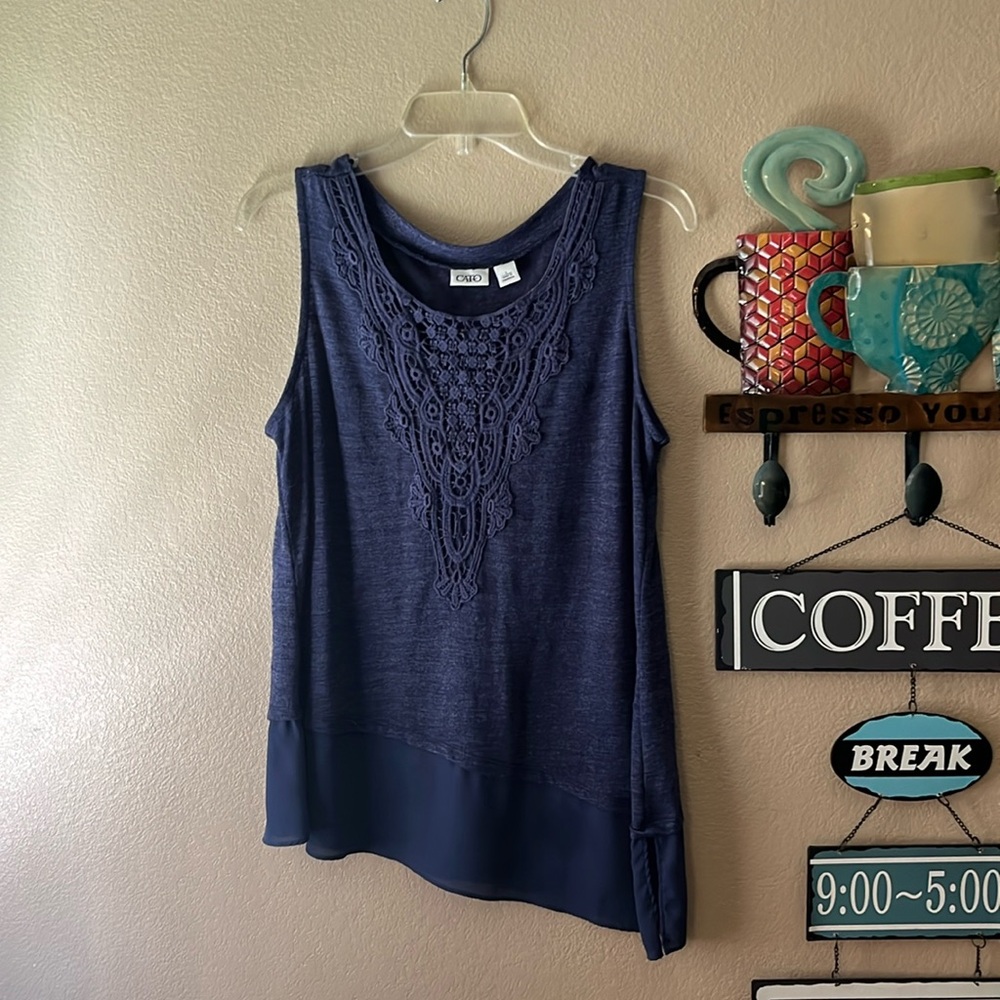 Women’s sleeveless shirt tank